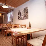 Pod Ubocou Hotel apartamentowy *