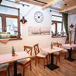 Pod Ubocou Hotel apartamentowy *