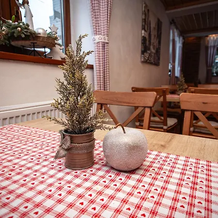 Pod Ubocou Lägenhetshotell Valaská