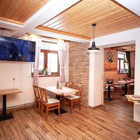 Pod Ubocou Lägenhetshotell Valaská